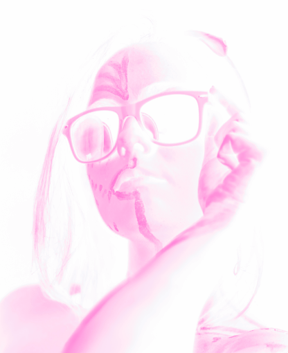 グレースケール変換後、カラーを反転し特色蛍光Pinkの効果を追加した写真