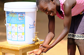 ウガンダの手洗い風景5